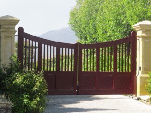 swinging-gates-aluminium-slat-custom-made