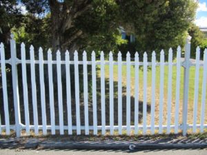 edwardian-metal-picket-fencing-page-jacobean-fencing-picture