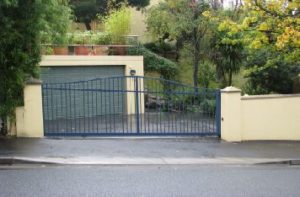 sliding-gates-curved-top-rail-deep-ocean