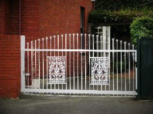 sliding-gates-victorian-style-lace-work