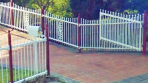 georgian-tubular-metal-fencing-classic-cream