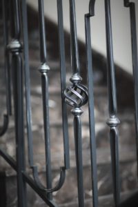 traditional-yet-modern-looking-balustrade-black