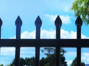 imperial/tudor-tubular-fencing-page-classique-picture