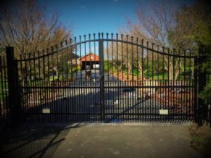 swinging-gates-victorian-style-black