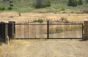 sliding-gates-colonial-style