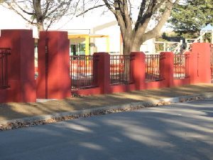 imperial/tudor-tubular-fencing-style-manor-red