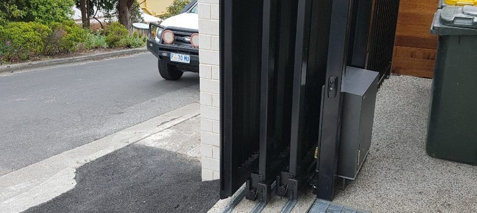 triple-concertina-sliding-gate-2