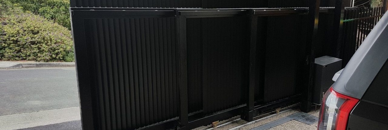 triple-concertina-sliding-gate-4